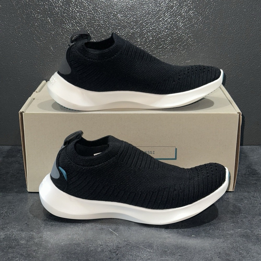 Vessi Women's Everyday Move Slip On Sneaker Size 5 Onyx Black Waterproof EUC